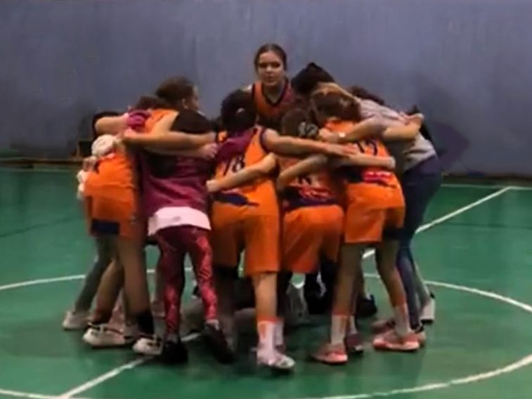 Unión al final del partido del Alevín Fem